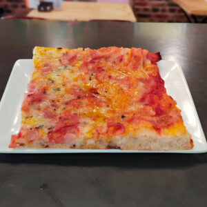 Porcion de pizza york y queso
